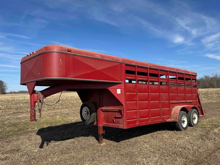 1992-wilro-livestock-trailer,-steel,-20'-x-6-1/2'-,-cut-gate,-**-titled-**-image-3
