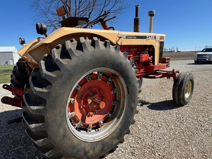 case-1030-comfort-king-tractor,-diesel,-wide-front,-18.4-34-tires,-5-front-weights,-2-remotes,-3pt.,-image-17