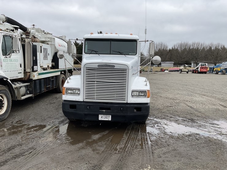 1996-freightliner-fld120-image-2