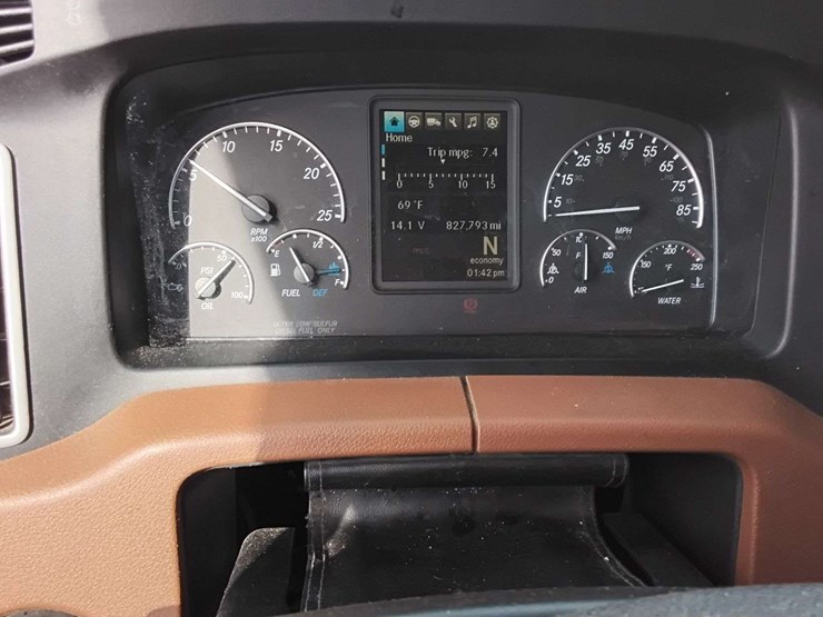 2019-freightliner-cascadia-126-image-33