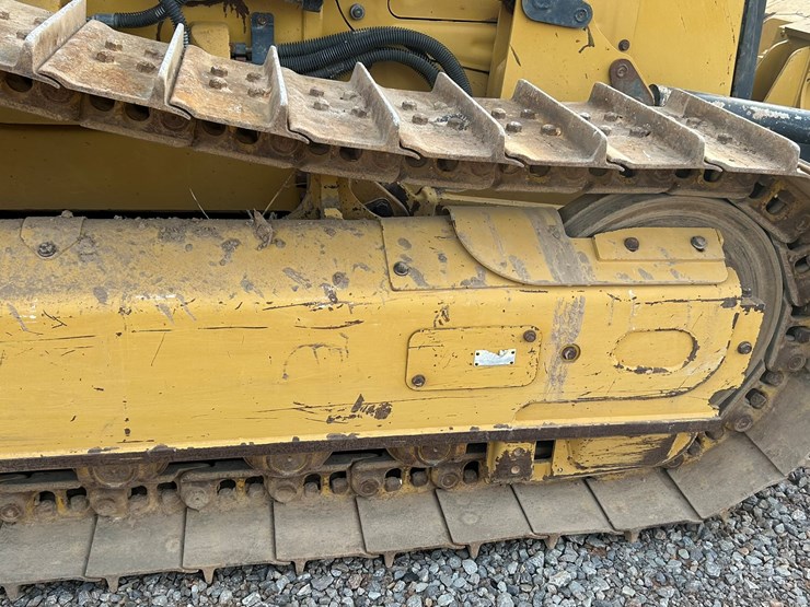 2023-caterpillar-d1-image-63
