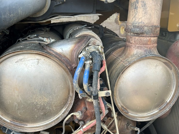 2015-caterpillar-d6t-lgp-image-39