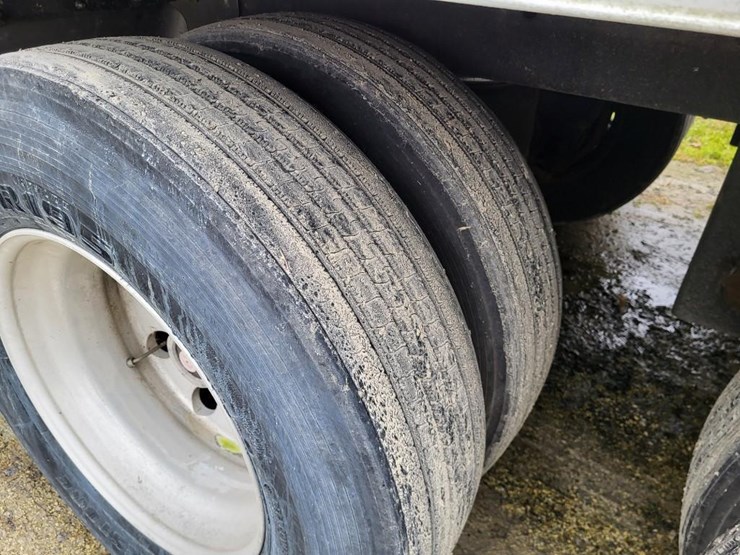 2005-utility-van-image-18