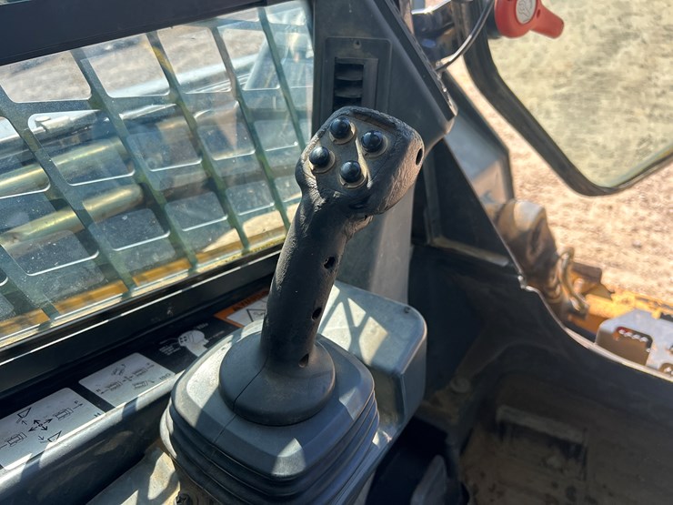 2015-deere-333e-image-31