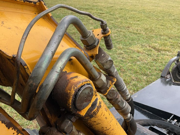 2003-deere-ct332-image-19