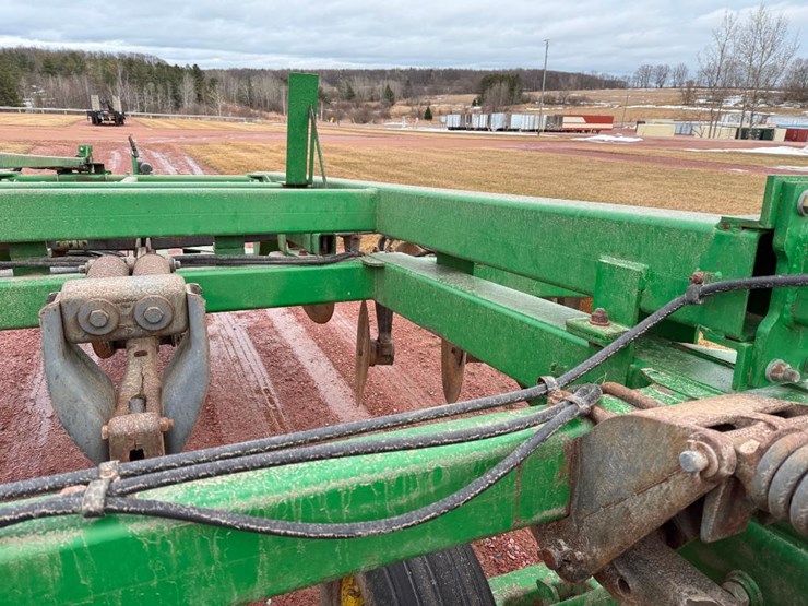 john-deere-2700-image-38