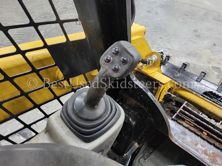 2014-caterpillar-259d-image-23