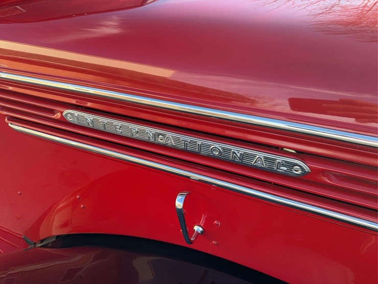 1937-international-d2-panel-truck-image-56