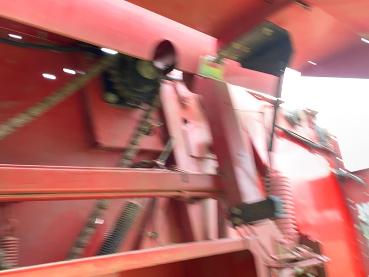 new-holland-br7060-image-29