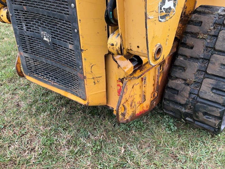 2003-deere-ct332-image-39