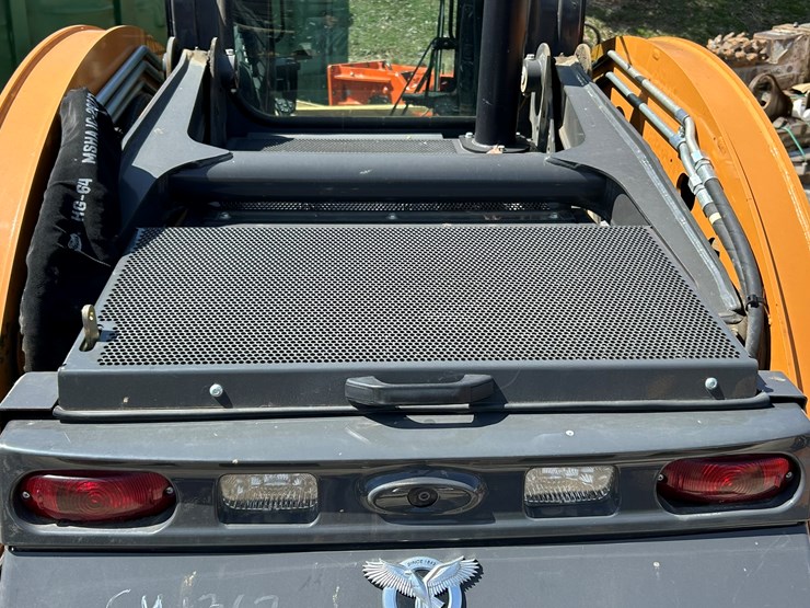 2023-case-tv450b-image-21