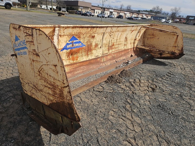 avalanche-dat-14-14'-snow-pusher-image-2