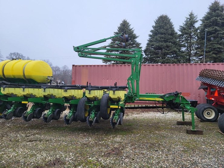 2010-john-deere-1770nt-image-3