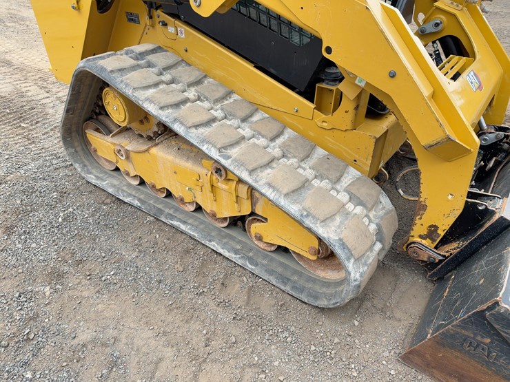 2023-caterpillar-279d3-image-11