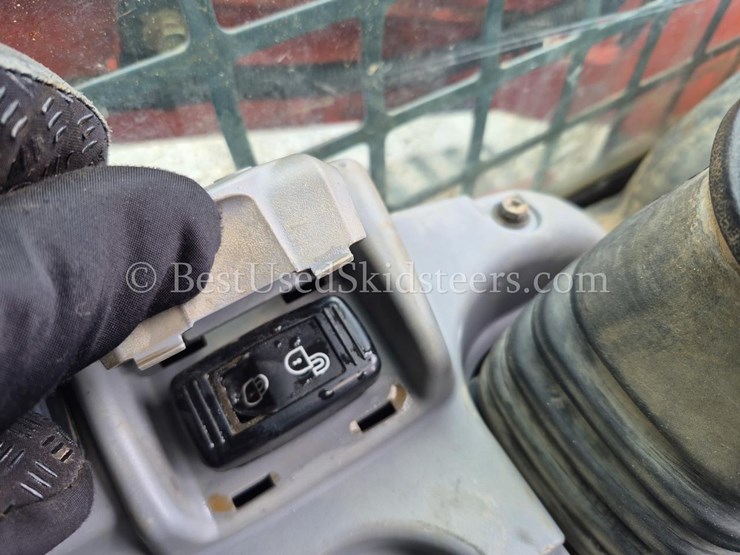 2021-kubota-svl95-2-skid-steer-loader-image-11