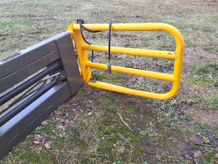 mast-bale-squeeze-w/skid-loader-mount---like-new-image-10