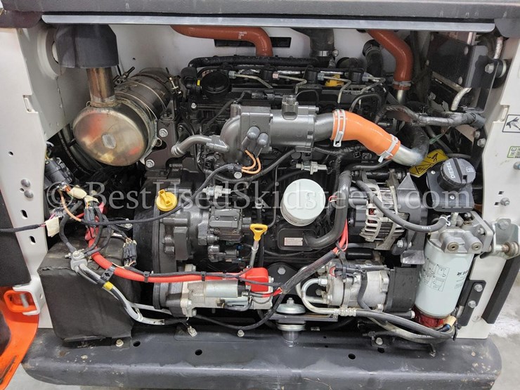 2023-bobcat-t740-image-18