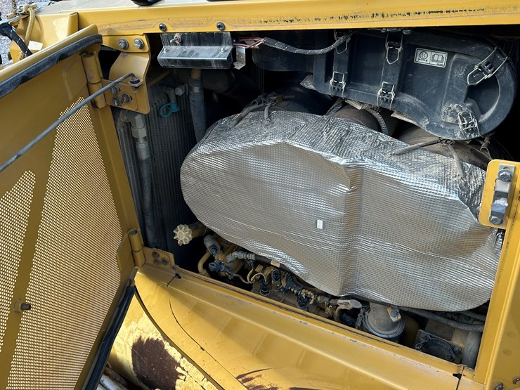 2015-caterpillar-d6t-lgp-image-33