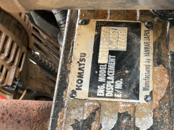 #360-•-2000-komatsu-4x4-utility-backhoe-image-12