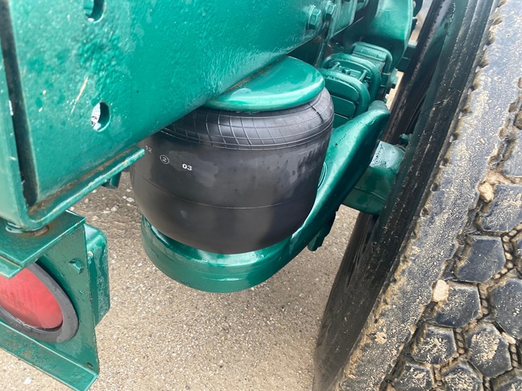 2002-peterbilt-379-image-49