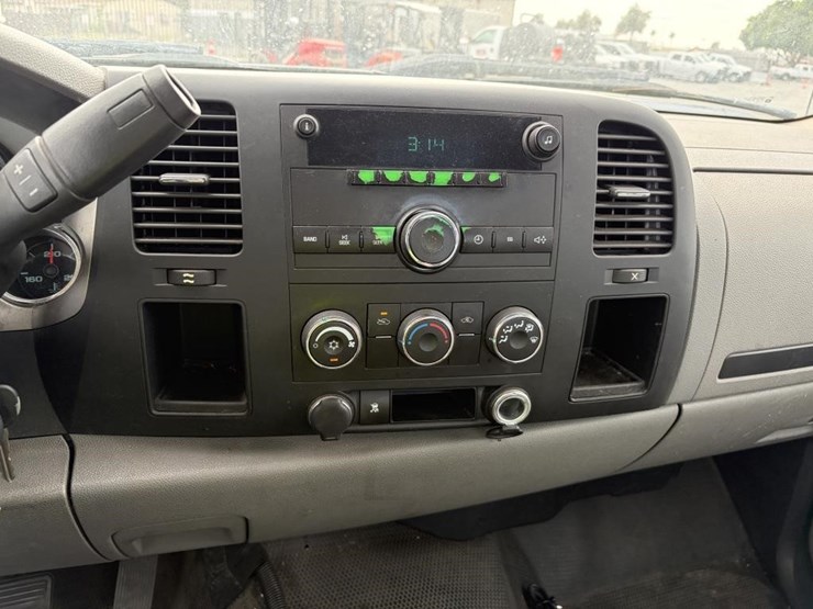 2011-chevrolet-2500-image-14