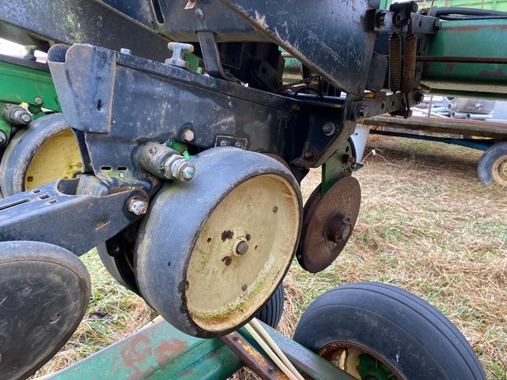 kinze-24-row-planter-image-35