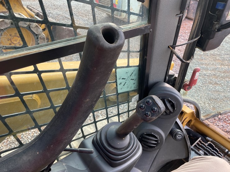 2017-caterpillar-259d-image-45