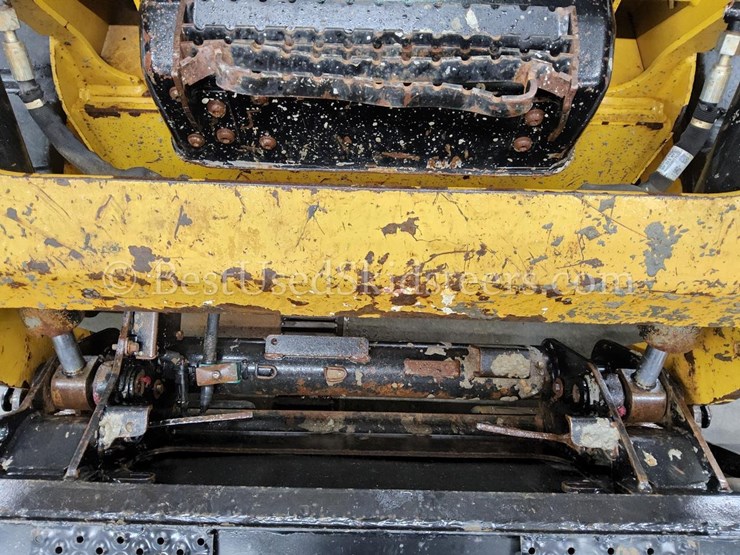 2019-caterpillar-249d-image-12