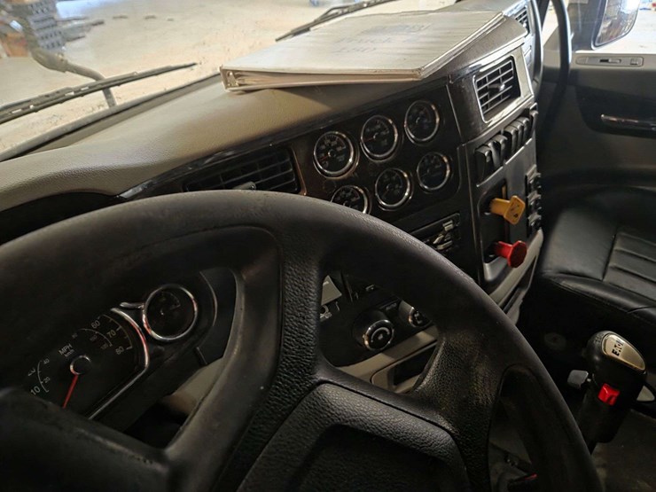 2019-peterbilt-glider-1npbggggx0d654893-mileage:-image-18