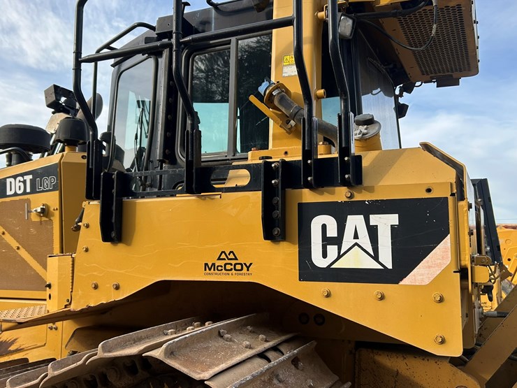 2015-caterpillar-d6t-lgp-image-42