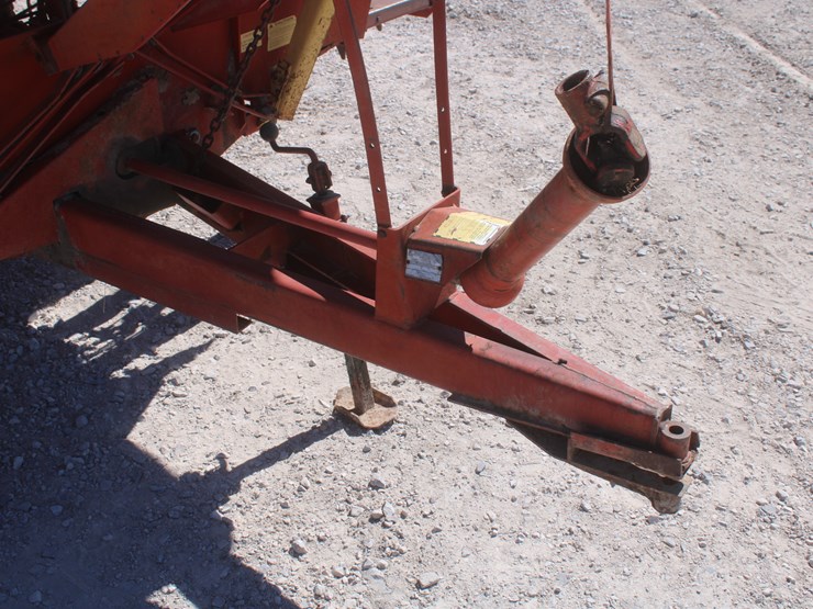 new-holland-1033-image-39