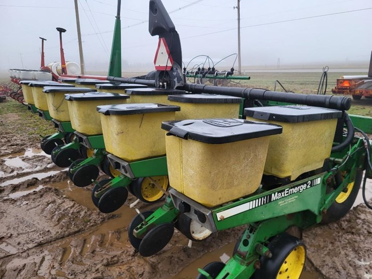 john-deere-7240-image-21