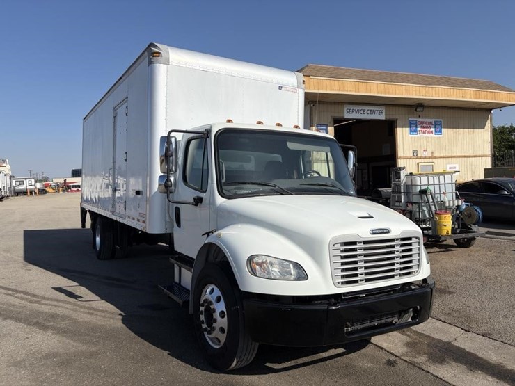 2018-freightliner-m2-106-image-2
