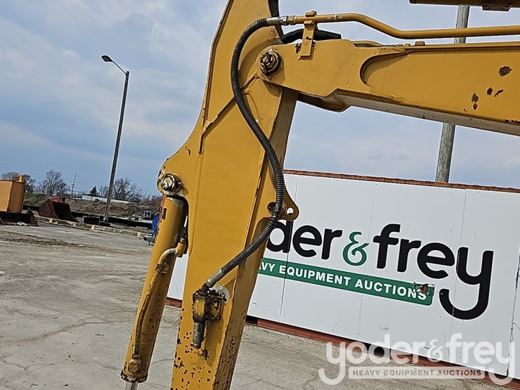 2014-takeuchi-tb235-image-10