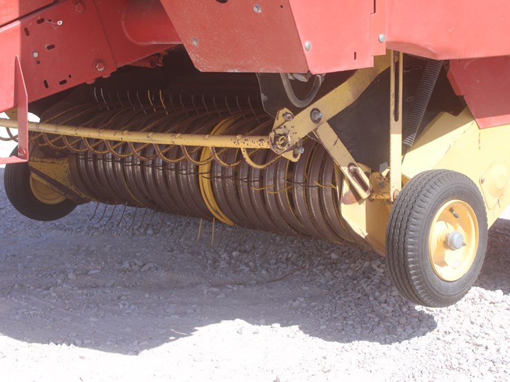 new-holland-664-image-16