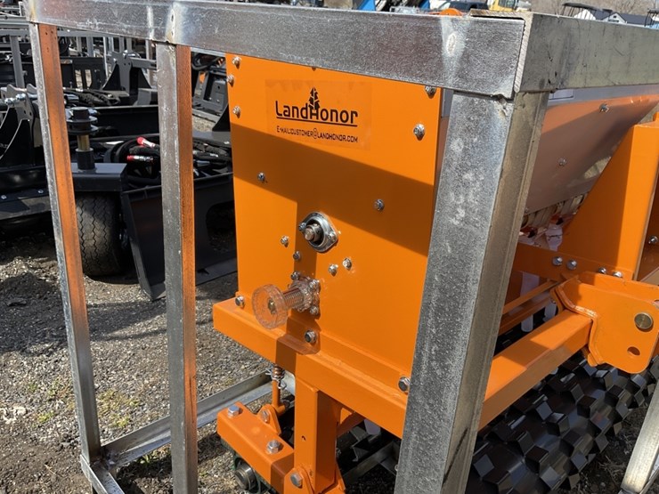 2026-caterpillar-12-image-3