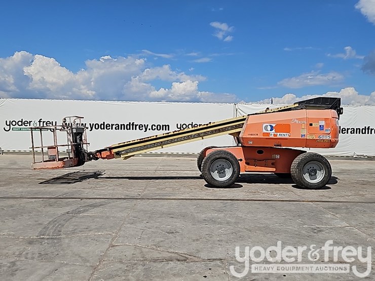 2016-jlg-600s-image-3