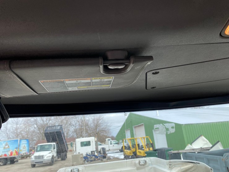 2016-peterbilt-325-image-63