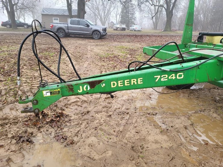 john-deere-7240-image-9