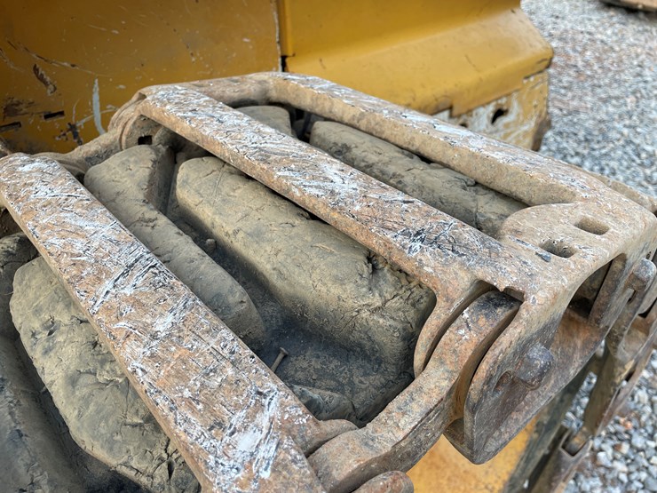 2006-deere-325-image-48