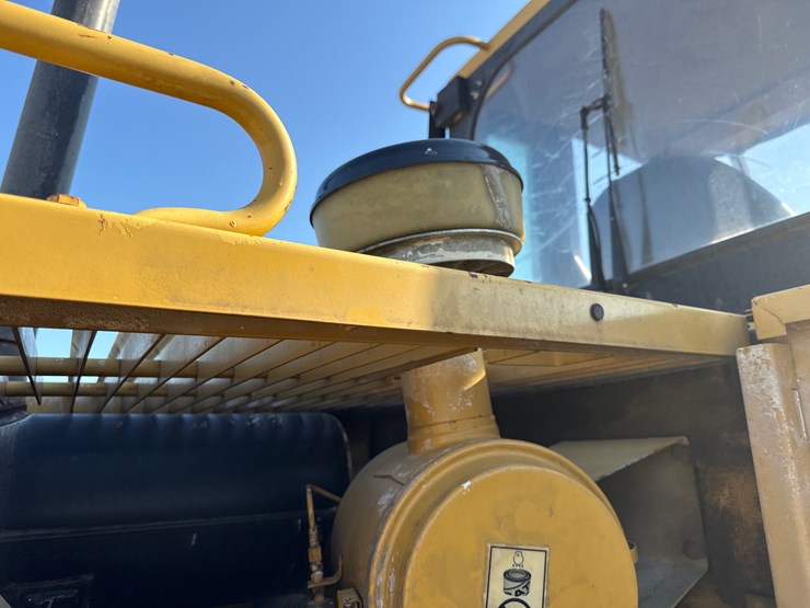 caterpillar-it28f-image-17