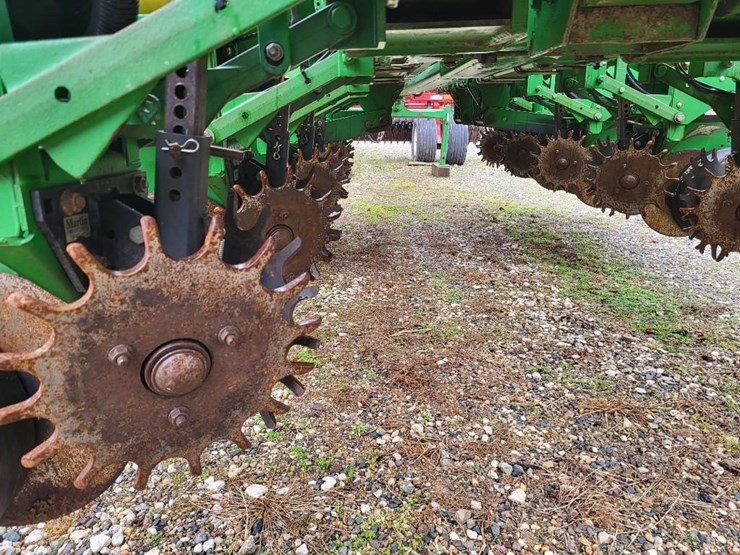 2010-john-deere-1770nt-image-29