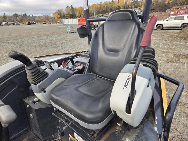 2020-deere-26g-image-42