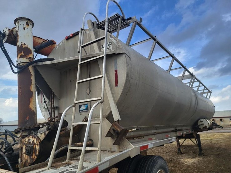 1996-warren-tandem-axle-feed-semi-trailer-image-33