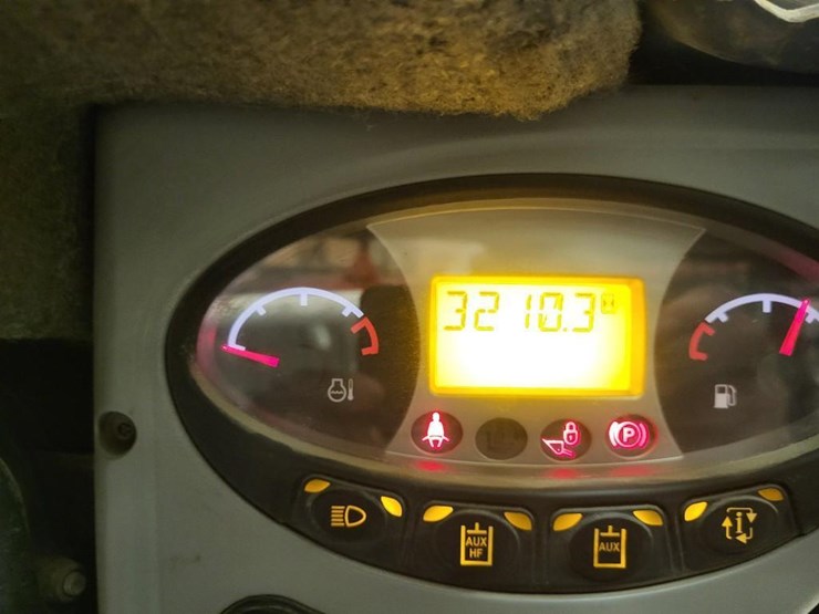 2012-bobcat-t190-image-34