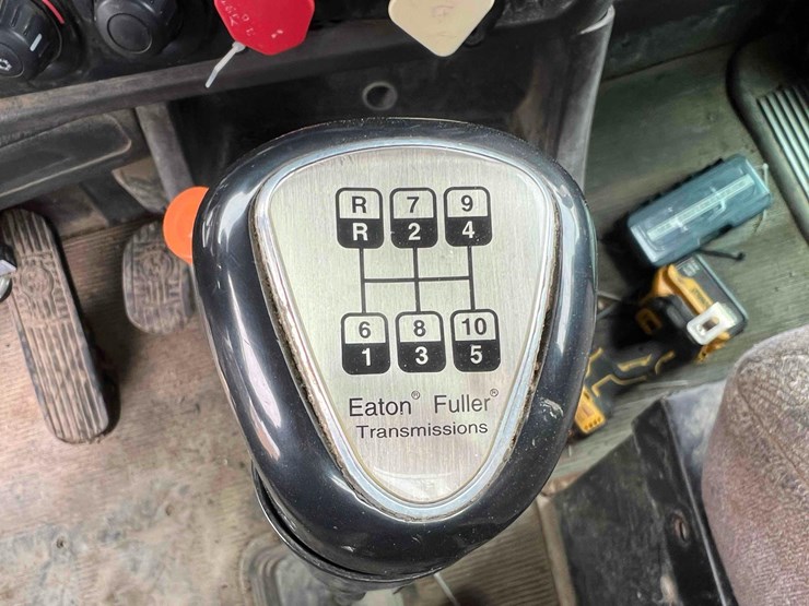 2010-kenworth-t800-image-11