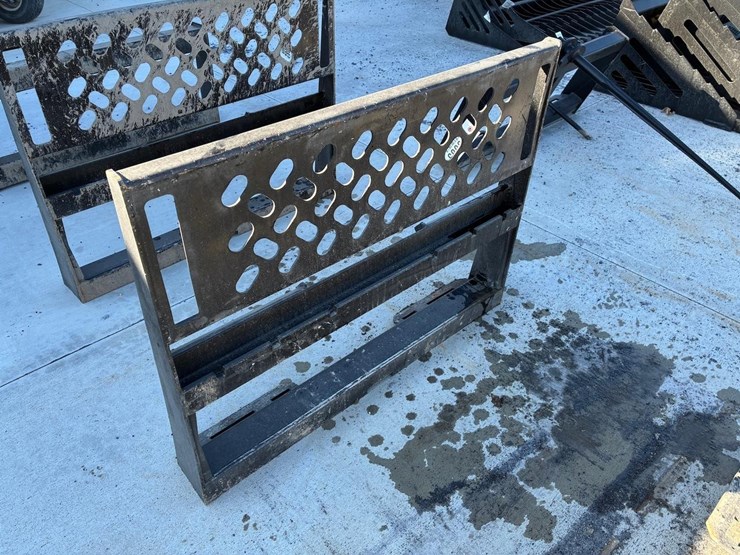 wildcat-skid-steer-forks-frame-and-mounting-back-plate-image-1