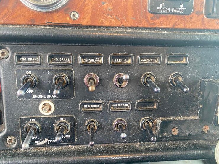 2002-peterbilt-379-image-99