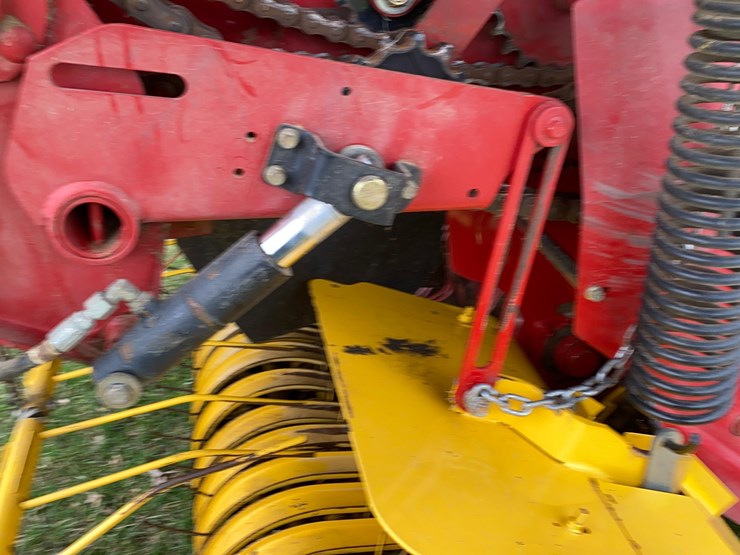 new-holland-br7060-image-31