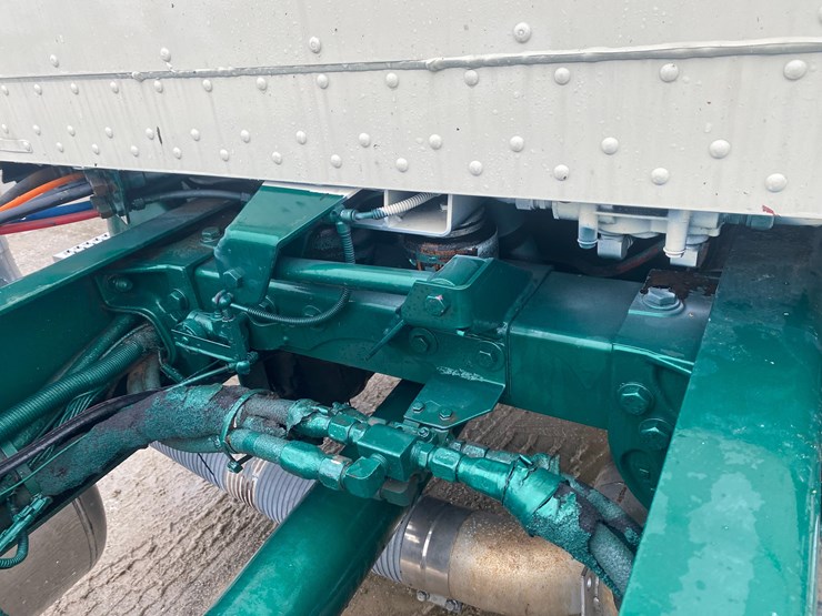 2002-peterbilt-379-image-31